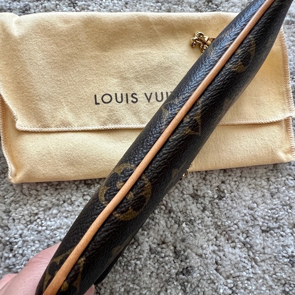 Louis Vuitton Milla MM Pochette - Picture 7 of 13
